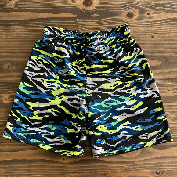 Boys Under Armour Black Blue Green Camo Athletic Shorts Size 6 cs - Picture 3 of 4